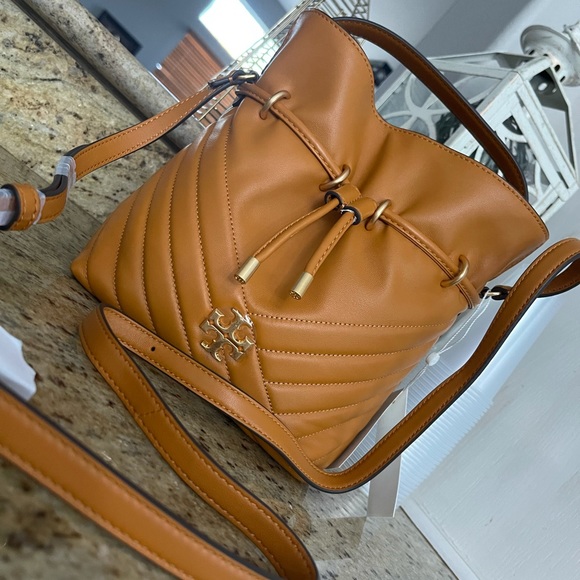 Tory Burch Handbags - New 🥰 Tory butch  Kira chevron bucket bag